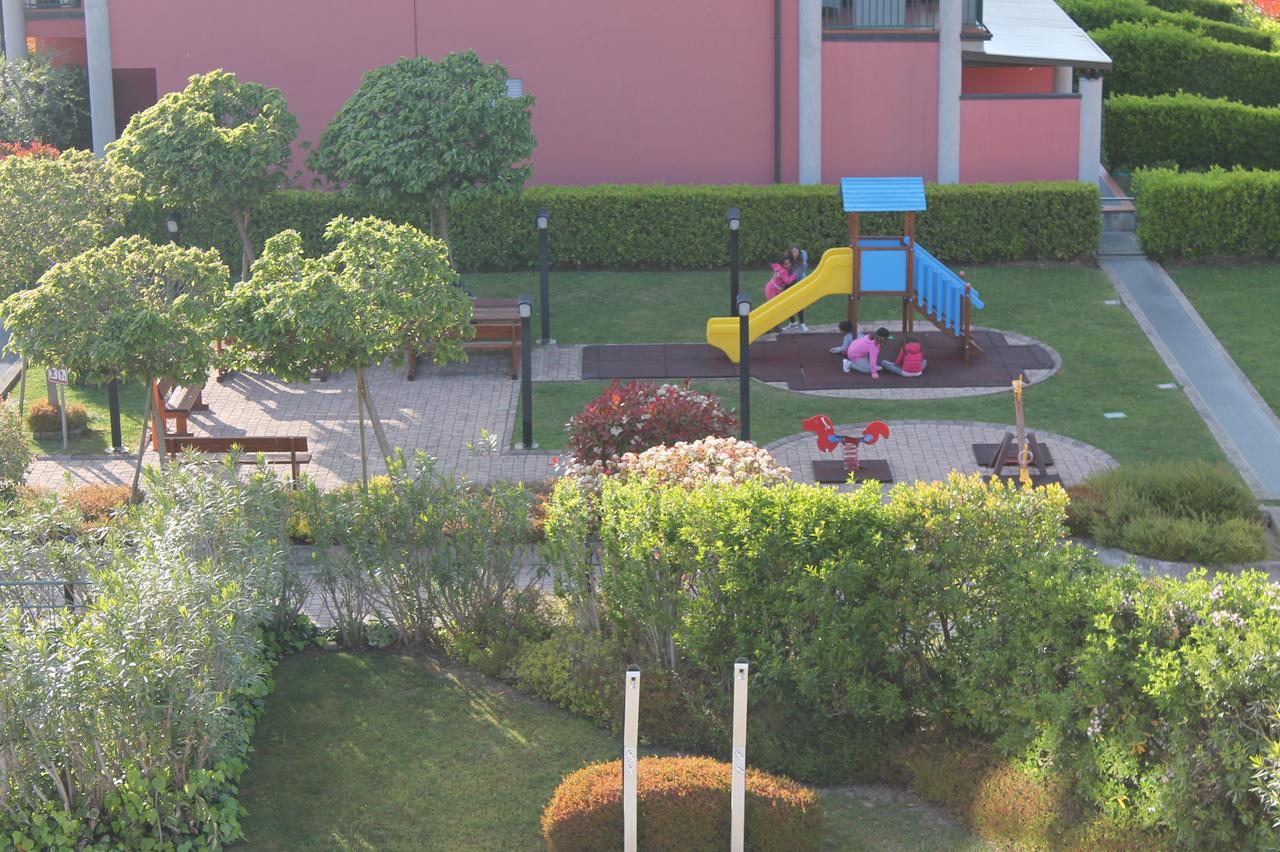 Desenzanoloft Official Partner Marriott Homes & Villas -Butterfly And 5 Pools Family Apartment Desenzano del Garda Zewnętrze zdjęcie